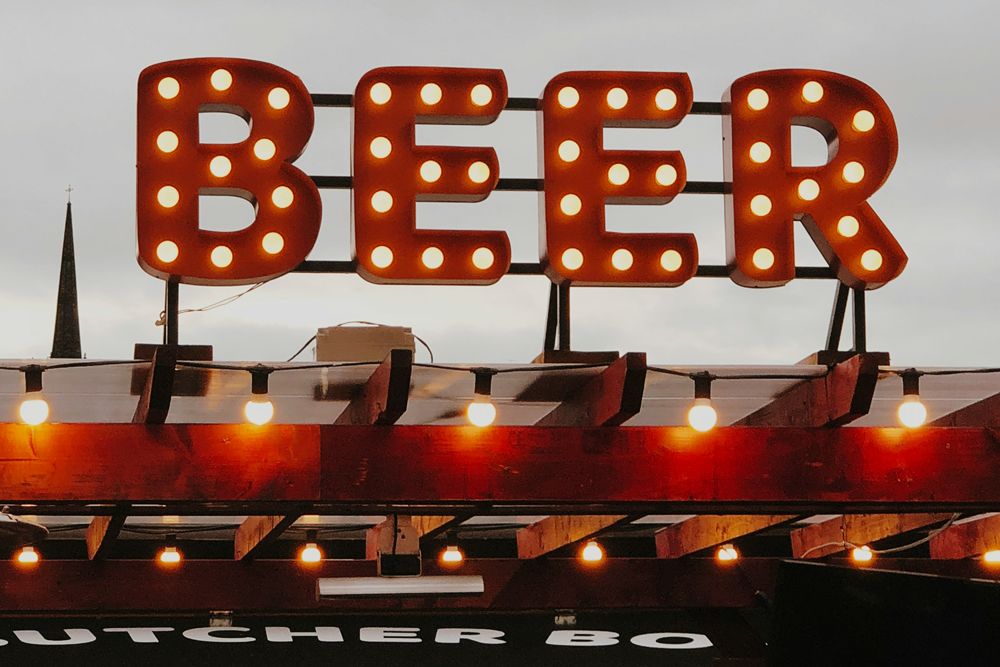 container bar signage
